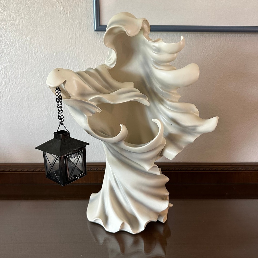 Cracker‎ Barrel Ghost Holding Lantern Figurine Halloween Decor White 18''